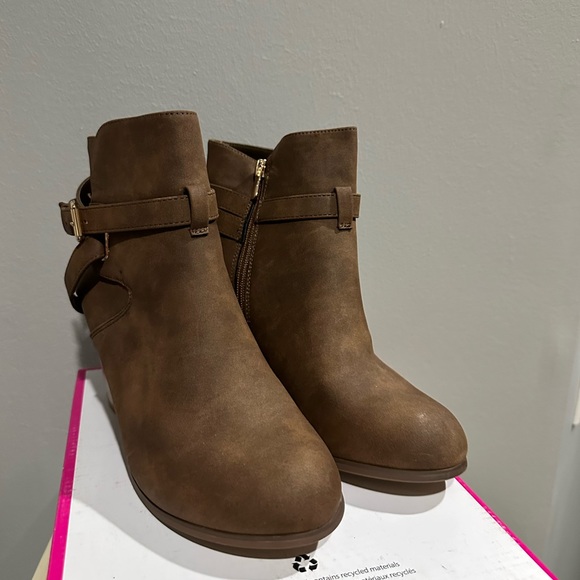Brown booties - Picture 2 of 4